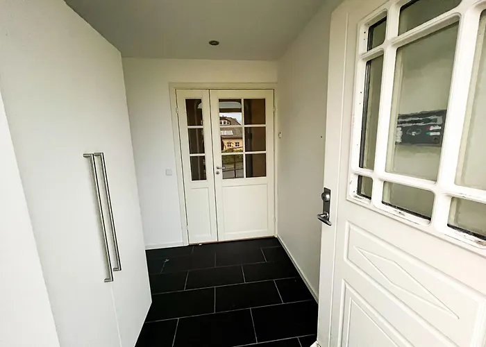 Two-bedroom With Fire Place, Free Parking And Fjordview Terrace - Calm And Apartamento Ålesund
