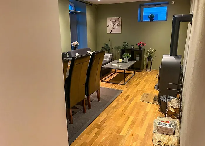 Two-bedroom With Fire Place, Free Parking And Fjordview Terrace - Calm And Apartamento Ålesund