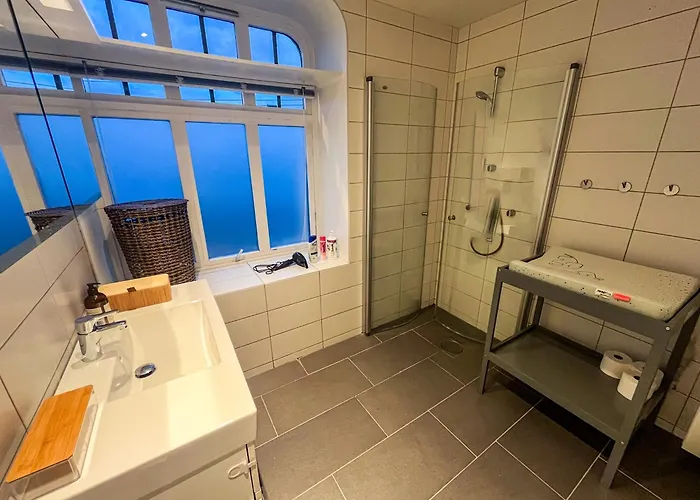 Two-bedroom With Fire Place, Free Parking And Fjordview Terrace - Calm And Ålesund