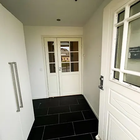 Two-bedroom With Fire Place, Free Parking And Fjordview Terrace - Calm And Daire Ålesund