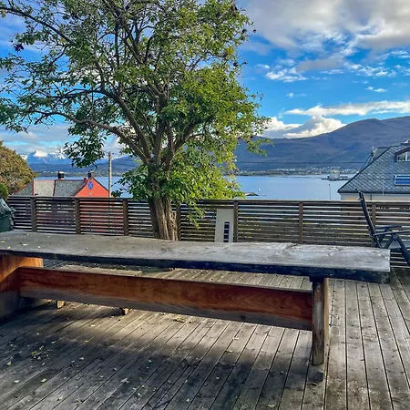 Daire Two-bedroom With Fire Place, Free Parking And Fjordview Terrace - Calm And Ålesund