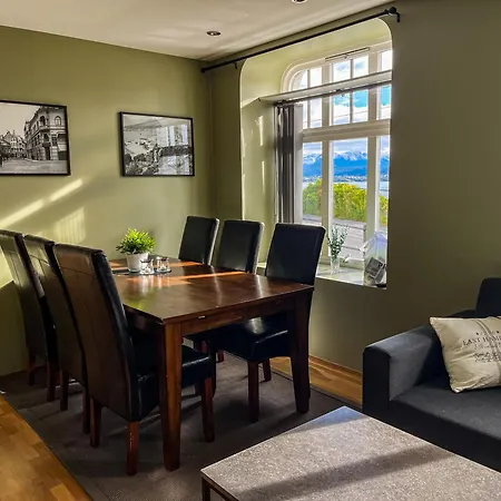 Daire Two-bedroom With Fire Place, Free Parking And Fjordview Terrace - Calm And Ålesund