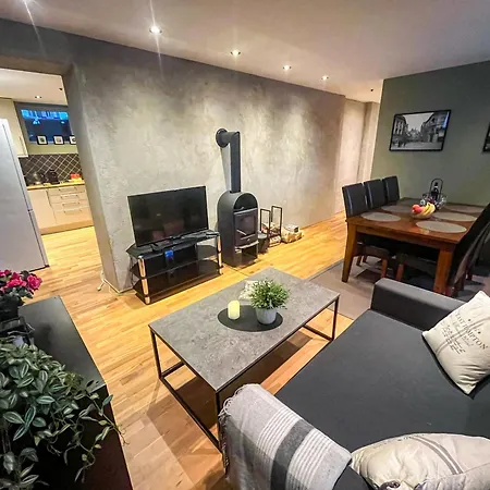 Two-bedroom With Fire Place, Free Parking And Fjordview Terrace - Calm And